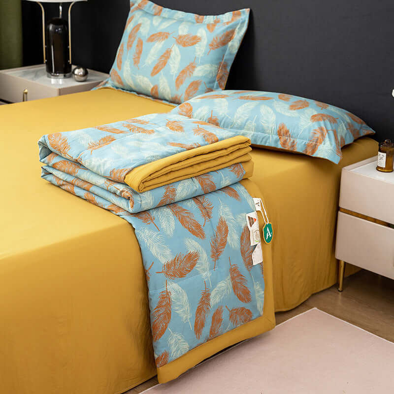 Cotton and linen double-layer yarn summer blanket and double-bed four-piece suit with floral design.